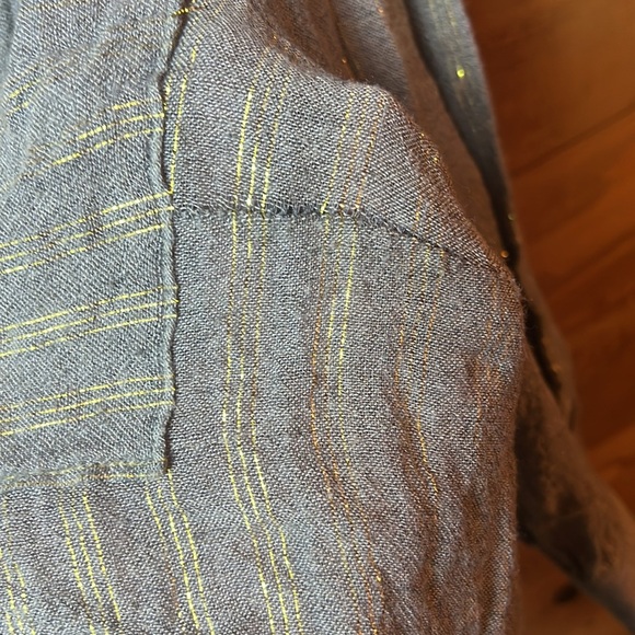 Anthropologie Akemi + Kin Women’s LS Button Down Top 10‎ Gray Gold Metallic - Picture 7 of 10